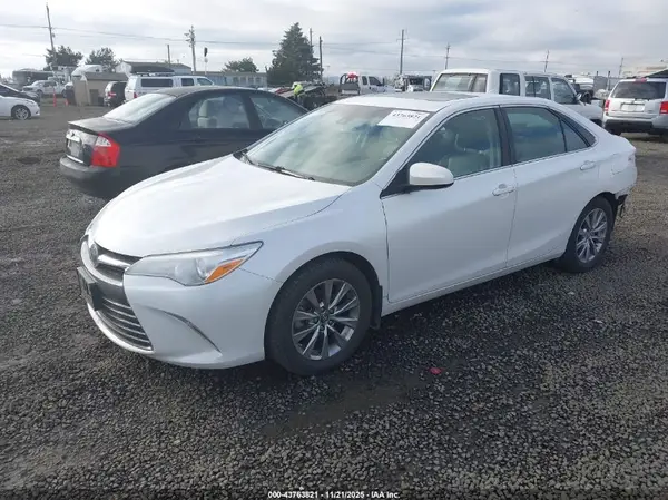 004T1BF1FKXHU7445 2017 TOYOTA CAMRY - Image 2