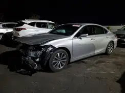 048983 2019 LEXUS ES