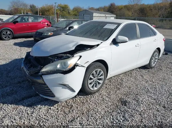 04T1BF1FK4GU16568 2016 TOYOTA CAMRY - Image 2