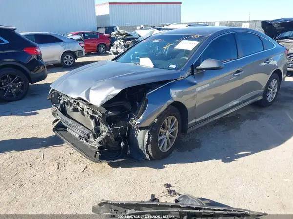 05NPE24AFXKH75663 2019 HYUNDAI SONATA - Image 2