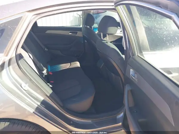 05NPE24AFXKH75663 2019 HYUNDAI SONATA - Image 8