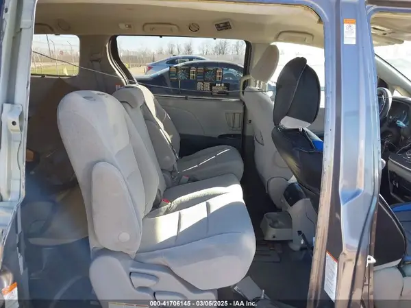 05TDKZ3DC0LS05946 2020 TOYOTA SIENNA - Image 8