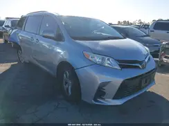 05TDKZ3DC1JS94097 2018 TOYOTA SIENNA