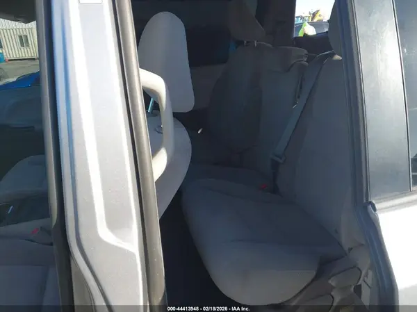 05TDKZ3DC1JS94097 2018 TOYOTA SIENNA - Image 8