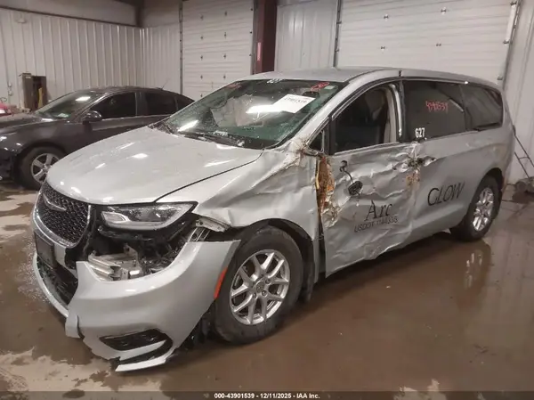 0C4RC1BG4PR590122 2023 CHRYSLER PACIFICA - Image 2