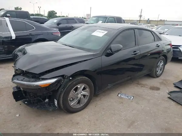 0KMHLL4DG2SU97116 2025 HYUNDAI ELANTRA - Image 2