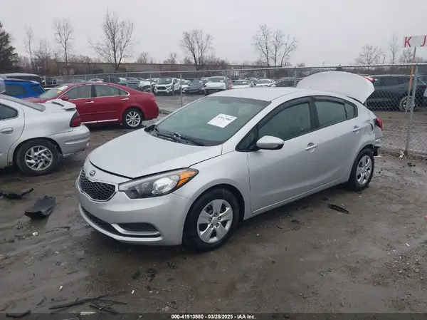 0KNAFX4A60G555847 2016 KIA FORTE - Image 2
