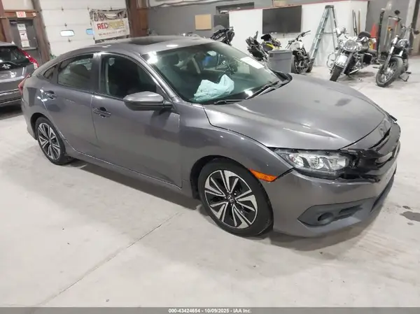 19XFC1E3XJE004009 2018 HONDA CIVIC