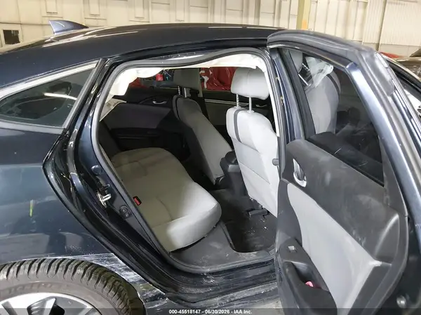 19XFC1F30HE205040 2017 HONDA CIVIC - Image 8