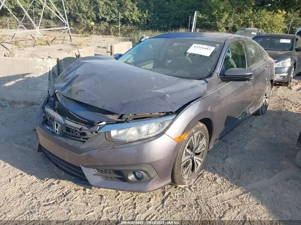 19XFC1F32HE000707 2017 HONDA CIVIC - Image 2