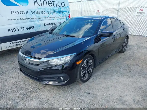 19XFC1F32HE024165 2017 HONDA CIVIC - Image 2