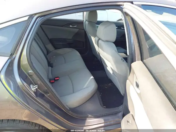 19XFC1F33GE003758 2016 HONDA CIVIC - Image 8