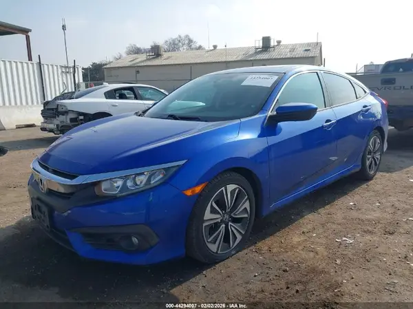 19XFC1F33HE203556 2017 HONDA CIVIC - Image 2