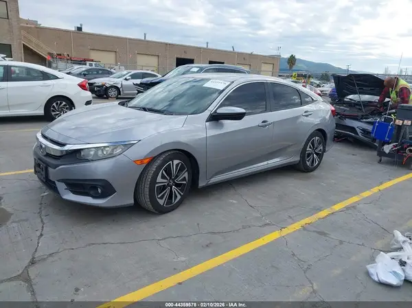 19XFC1F33HE212502 2017 HONDA CIVIC - Image 2