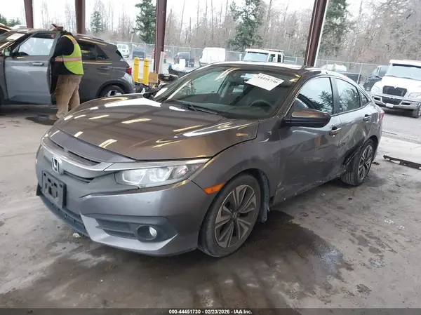 19XFC1F37HE204368 2017 HONDA CIVIC - Image 2