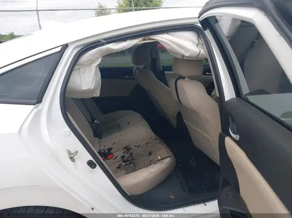 19XFC1F37HE207576 2017 HONDA CIVIC - Image 8