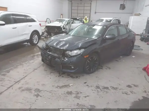 19XFC1F37JE002362 2018 HONDA CIVIC - Image 2