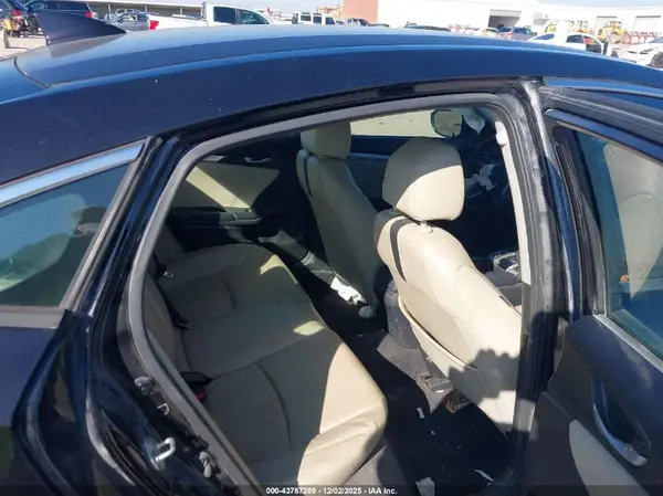 19XFC1F70HE024961 2017 HONDA CIVIC - Image 8