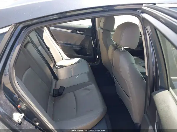 19XFC1F71GE011165 2016 HONDA CIVIC - Image 8