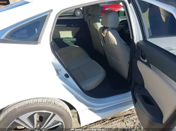 19XFC1F72HE005568 2017 HONDA CIVIC - Image 8
