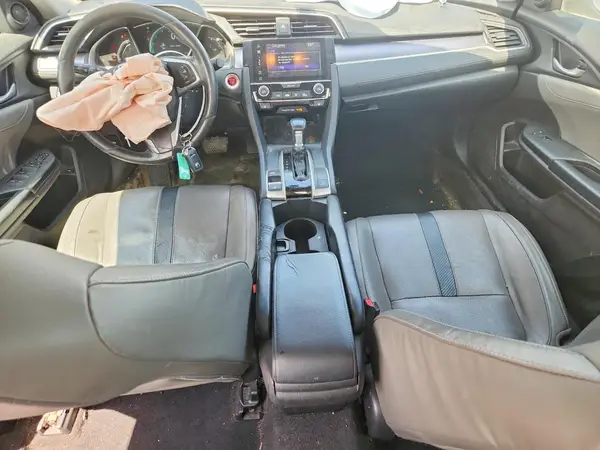 19XFC1F72JE000666 2018 HONDA CIVIC - Image 8