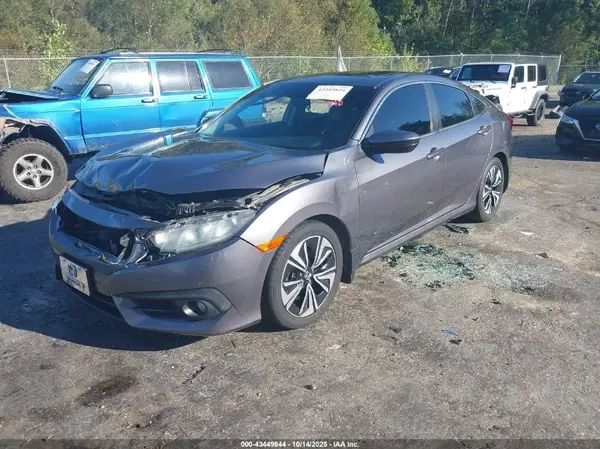 19XFC1F74JE000412 2018 HONDA CIVIC - Image 2