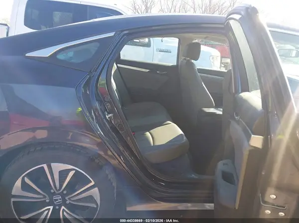 19XFC1F75GE001495 2016 HONDA CIVIC - Image 8