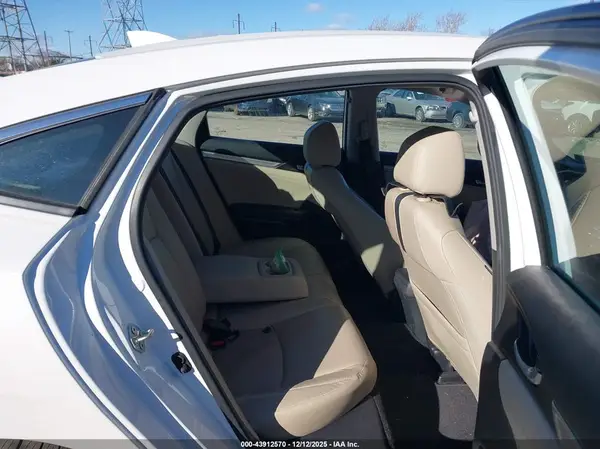 19XFC1F76GE208154 2016 HONDA CIVIC - Image 8
