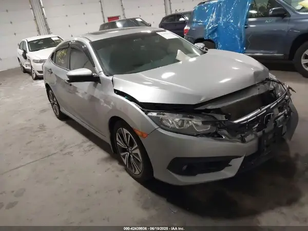 19XFC1F77JE002686 2018 HONDA CIVIC - Image 1