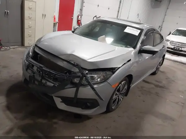 19XFC1F77JE002686 2018 HONDA CIVIC - Image 2