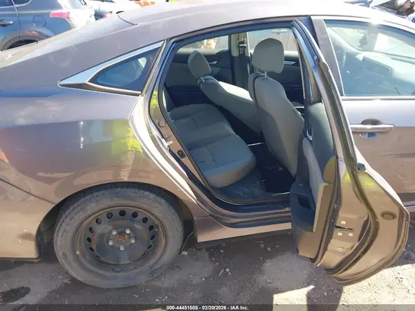 19XFC2E53JE010340 2018 HONDA CIVIC - Image 8