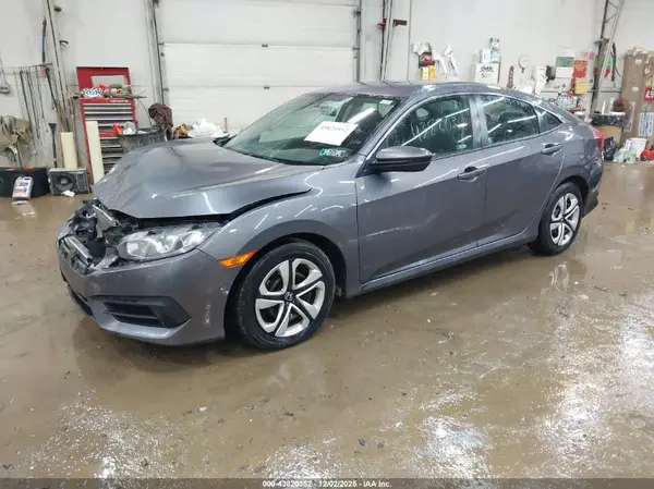 19XFC2E55JE034560 2018 HONDA CIVIC - Image 2