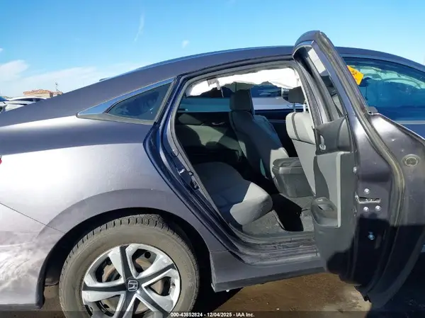 19XFC2F50JE005384 2018 HONDA CIVIC - Image 8