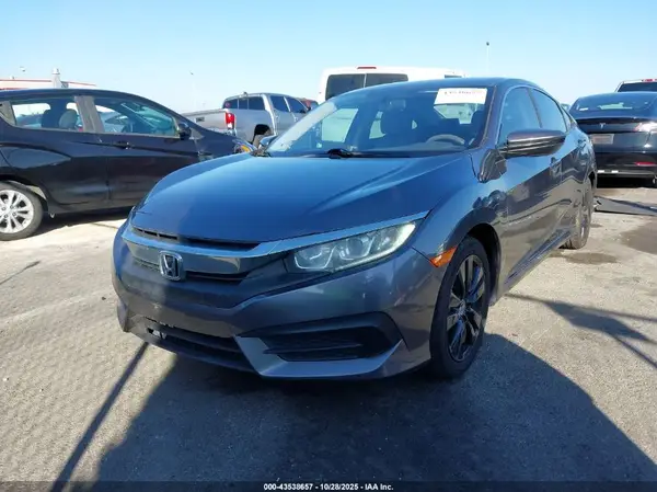 19XFC2F50JE019740 2018 HONDA CIVIC - Image 2