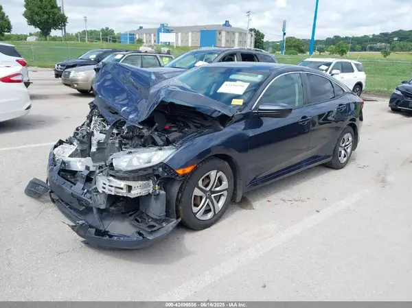 19XFC2F50JE037607 2018 HONDA CIVIC - Image 2