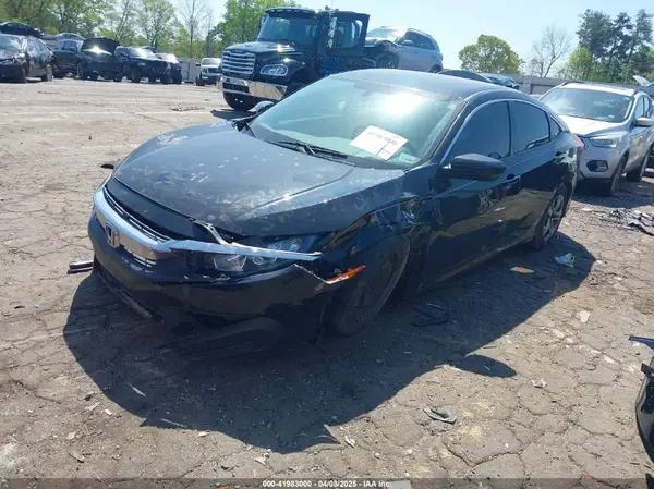 19XFC2F50JE041107 2018 HONDA CIVIC - Image 2
