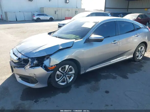 19XFC2F50JE201048 2018 HONDA CIVIC - Image 2