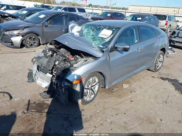 19XFC2F51JE019603 2018 HONDA CIVIC - Image 2