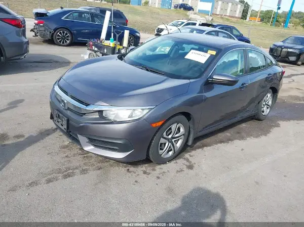 19XFC2F51JE023179 2018 HONDA CIVIC - Image 2