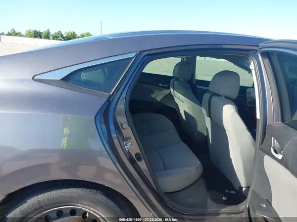 19XFC2F52JE006889 2018 HONDA CIVIC - Image 8