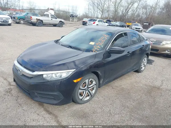 19XFC2F52JE007945 2018 HONDA CIVIC - Image 2