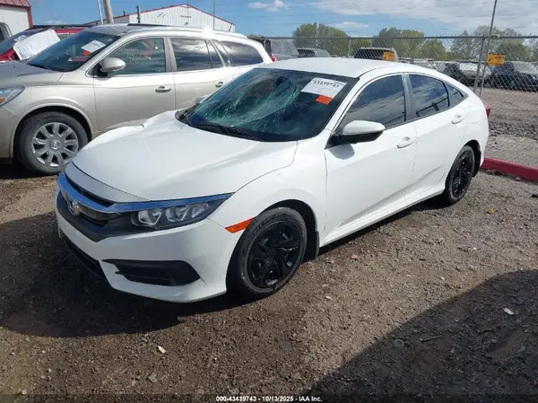 19XFC2F52JE008982 2018 HONDA CIVIC - Image 2