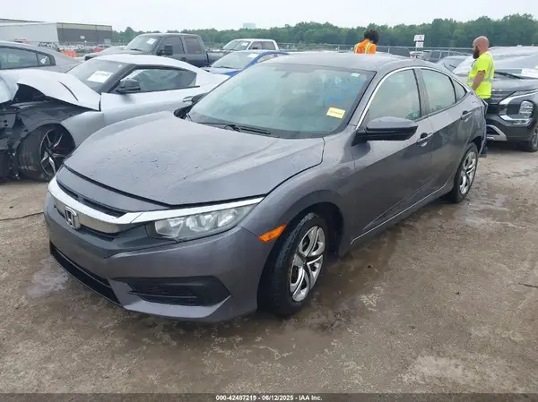 19XFC2F52JE020078 2018 HONDA CIVIC - Image 2