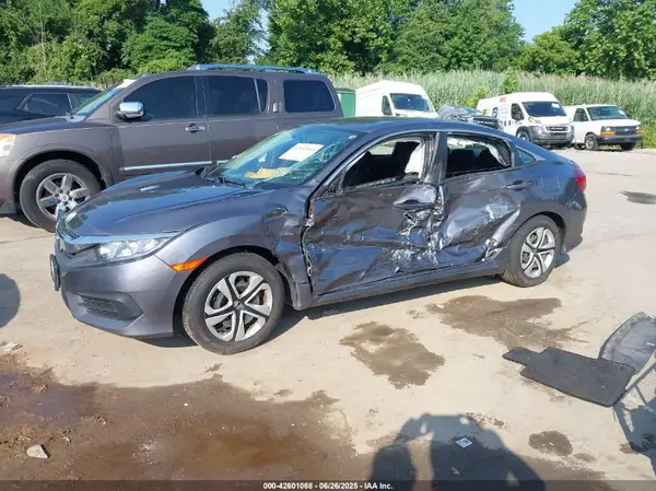 19XFC2F52JE203660 2018 HONDA CIVIC - Image 2
