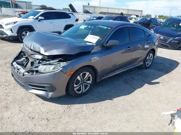 19XFC2F53JE001782 2018 HONDA CIVIC - Image 2