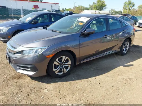 19XFC2F53JE005573 2018 HONDA CIVIC - Image 2