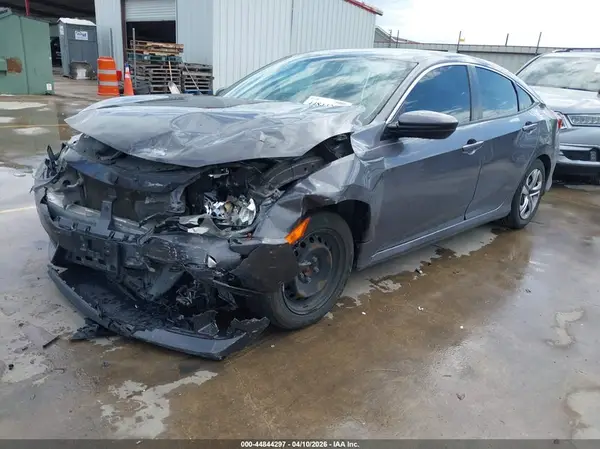 19XFC2F53JE011079 2018 HONDA CIVIC - Image 2