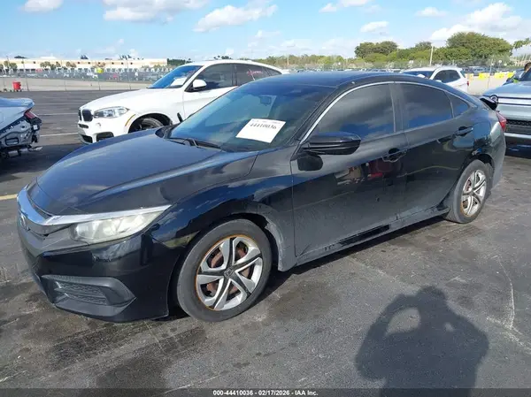 19XFC2F53JE020106 2018 HONDA CIVIC - Image 2