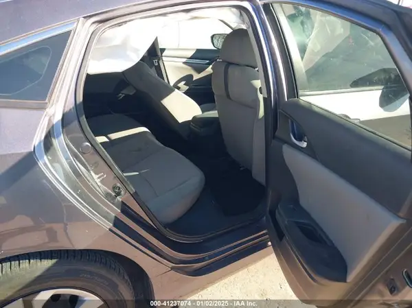 19XFC2F53JE027959 2018 HONDA CIVIC - Image 8