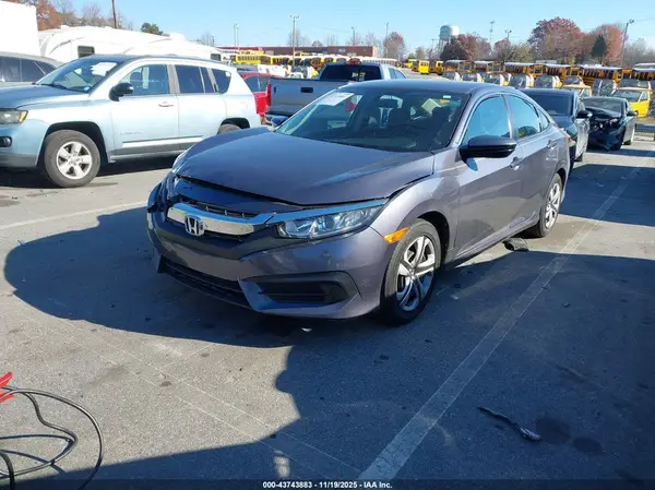 19XFC2F54JE001774 2018 HONDA CIVIC - Image 2